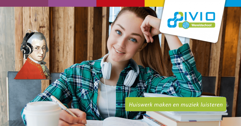 muziek luisteren en huiswerk maken