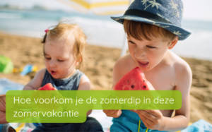 Kind leert ontspannen tijdens de zomervakantie om de zomerdip te voorkomen